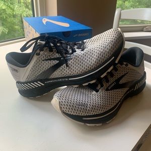 Brooks Womens adrenaline GTS 22 shoes